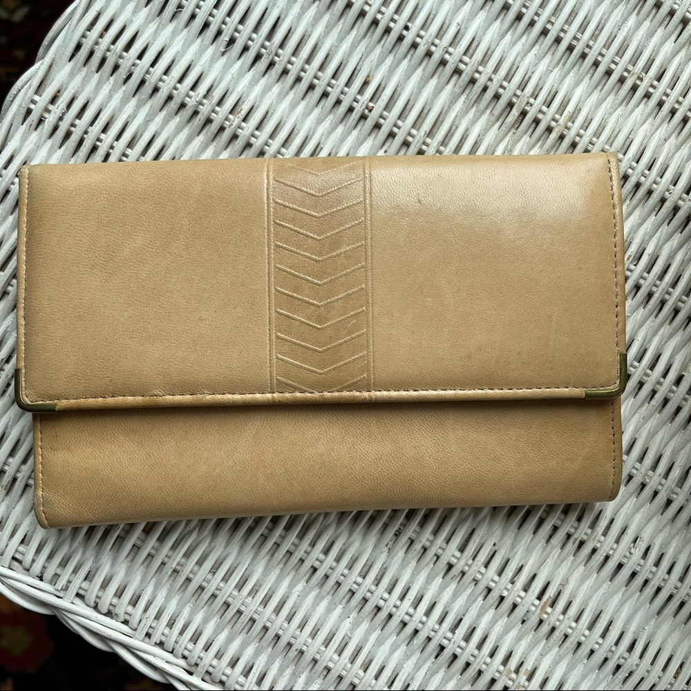 Vintage Princess Gardner Trifold Kiss Lock Wallet